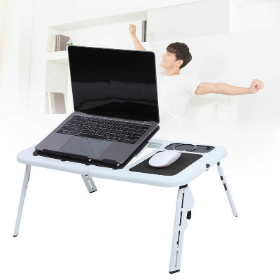 Ergonomski sto za laptop za udobno koriscenje. Poboljsava drzanje. Podesavanje visine i nagiba radne povrsine.