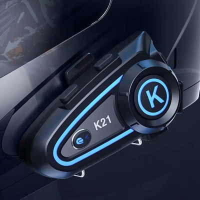 Detalj Bluetooth moto komunikatora K21 za kacigu plavi LED elegantan dizajn vodootporan handsfree za motor