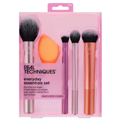 Real Techniques Everyday Essentials set, cetkice i sundjer za sminkanje, osnovni set za sminkanje, poklon za nju.