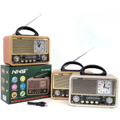 Kolekcija retro radio tranzistora tri modela sa punjivom baterijom prenosni i mali uredjaj sa punjacem odlican za putovanja i prirodu.