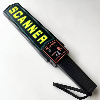 Profesionalni rucni detektor metala "Scanner" zelene boje. Visoka preciznost, idealan za obezbedjenje i proveru.