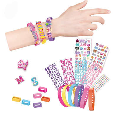 Svi elementi seta za pravljenje narukvica trake privesci perle Igracka za kreativni rad Razvijanje motorike kod dece