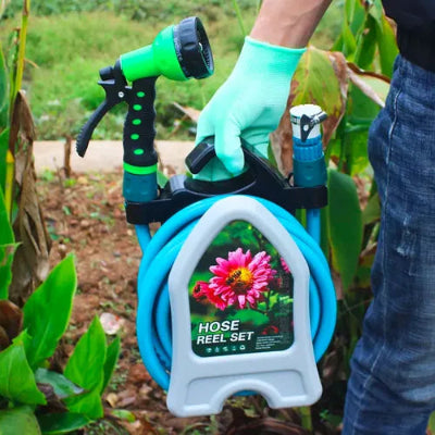 Kompaktan set crevo za vodu sa pistoljem za zalivanje baste i dvorista, idealan za navodnjavanje cveca i povrca u Srbiji. Lagan i praktican za upotrebu.