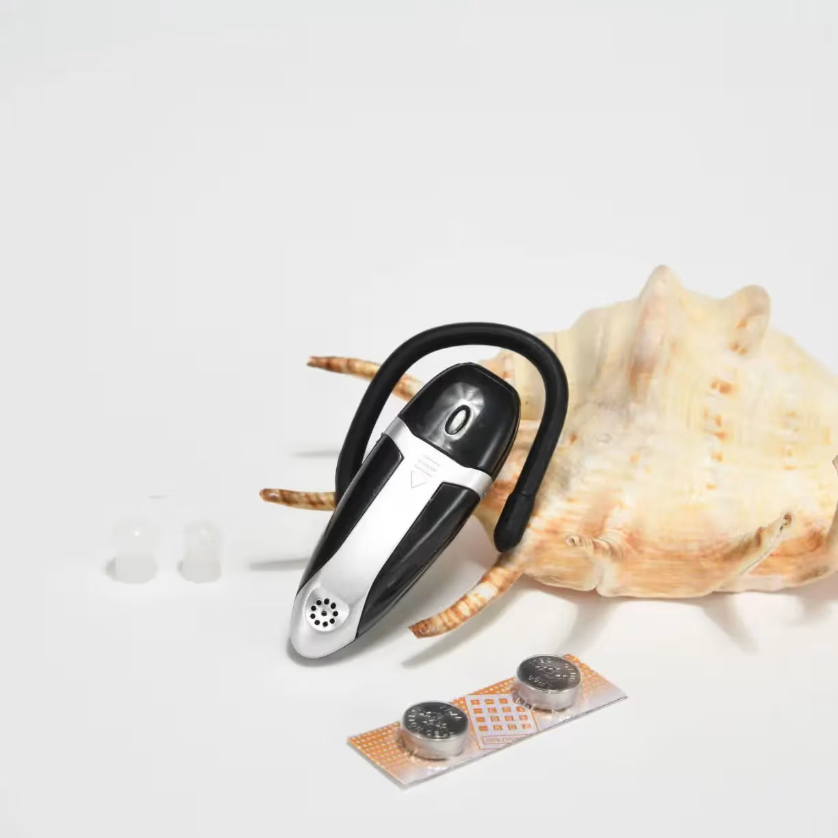 Ear Zoom pojačivač zvuka sa rezervnim silikonskim bubicama i dugmastim baterijama