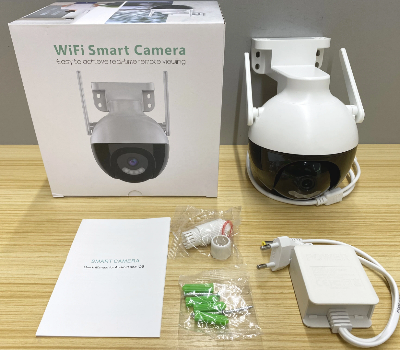 Pametna WiFi kamera za video nadzor. Sadrzaj paketa: kamera, ispravljac, nosac, uputstvo za upotrebu.