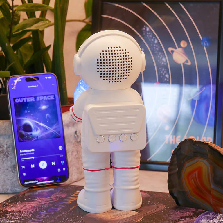 Poledjina astronauta sa zvucnikom i dugmicima za podesavanje zvuka i svetla