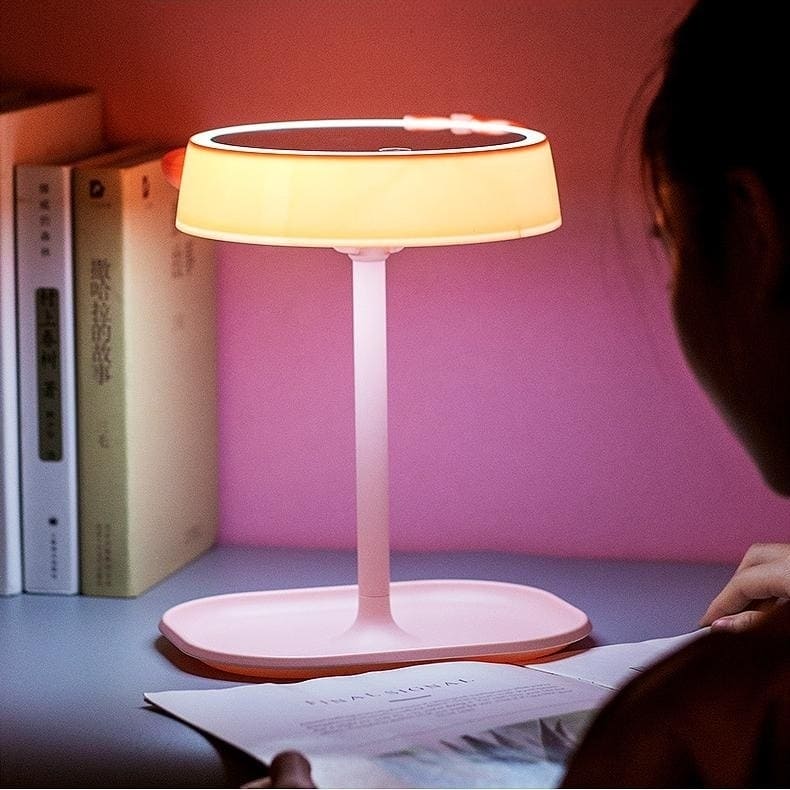 LED sminkersko ogledalo koje se koristi kao stona lampa za citanje
