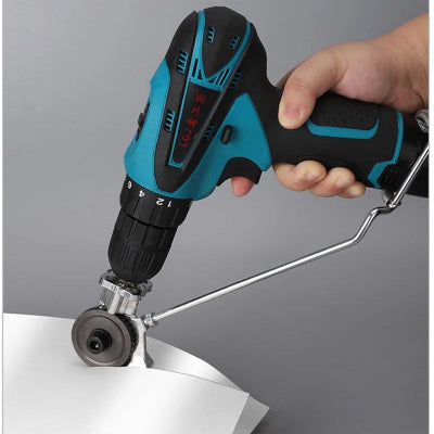 Nastavak za busilicu za precizno secenje lima, metala i celicnih ploca. Prikazana primena sa litijumskom busilicom. Idealan alat za profesionalce i hobi majstore.