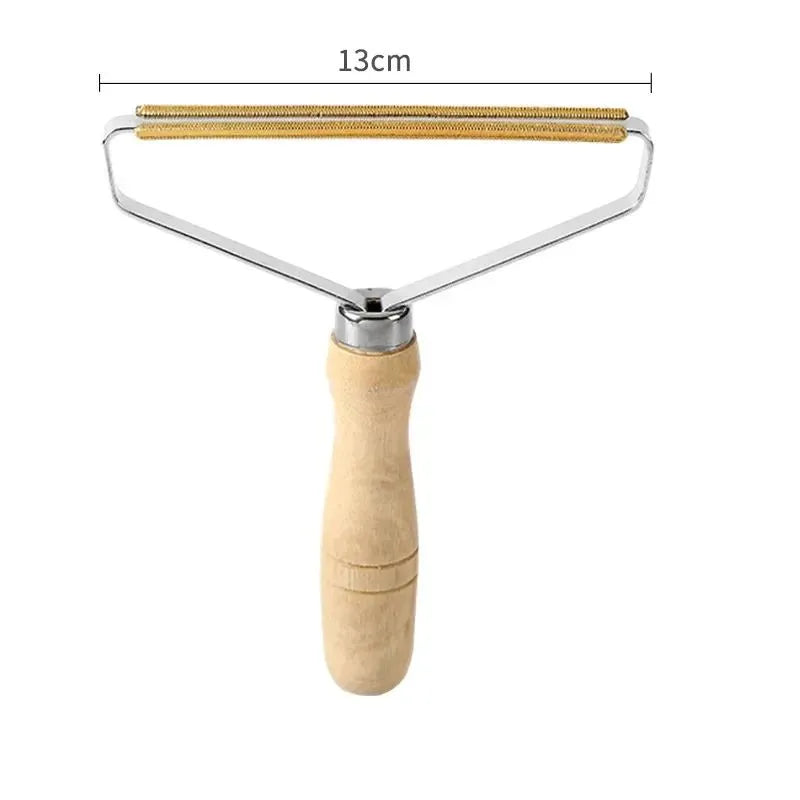 Rucna cetka za uklanjanje dlacica sa garderobe sa drvenom drskom i sirinom 13 cm