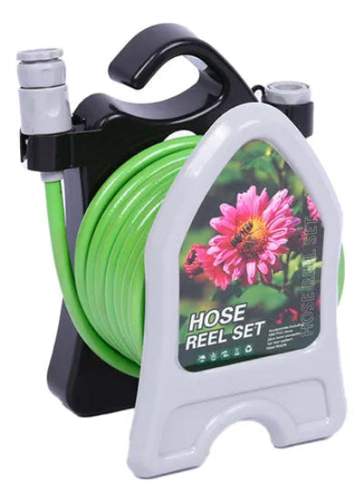Praktican zeleni set crevo za vodu sa koturom, idealan za zalivanje baste, cveca i povrca. Kompaktno resenje za dvoriste.