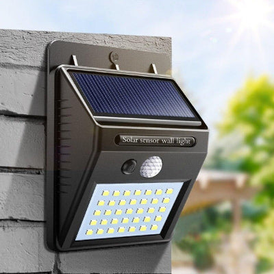 Solarna LED zidna lampa senzor pokreta bezicno osvetljenje za sigurnost kuce dvoriste fasada lako montiranje