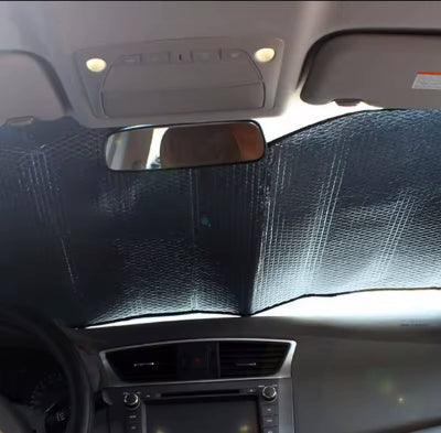 Unutrasnji suncobran za auto staklo, pruza privatnost i zastitu.