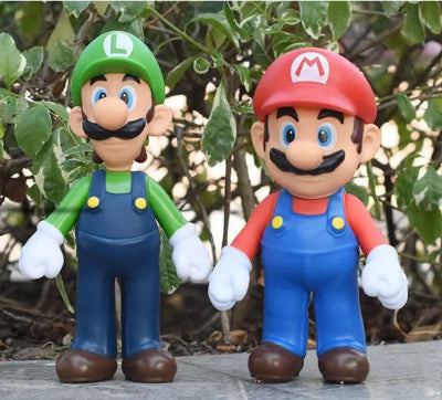 Akcione figure Mario i Luigi u prirodnom okruzenju popularni likovi iz igrice i crtanog filma igracke