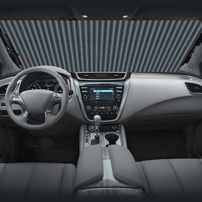 Unutrasnjost automobila sa teleskopskom zavesom. Prikazana efikasnost zastite od sunca.