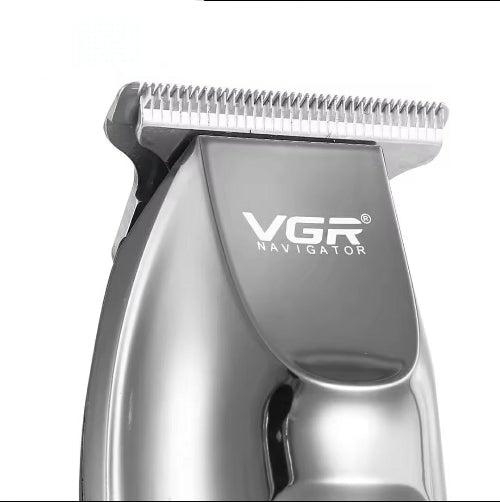 Detaljan prikaz VGR Navigator masinice za sisanje. Kvalitetni nozevi za precizno sisanje. Profesionalna masinica za frizere i kucnu upotrebu. Izdrzljiva i pouzdana.