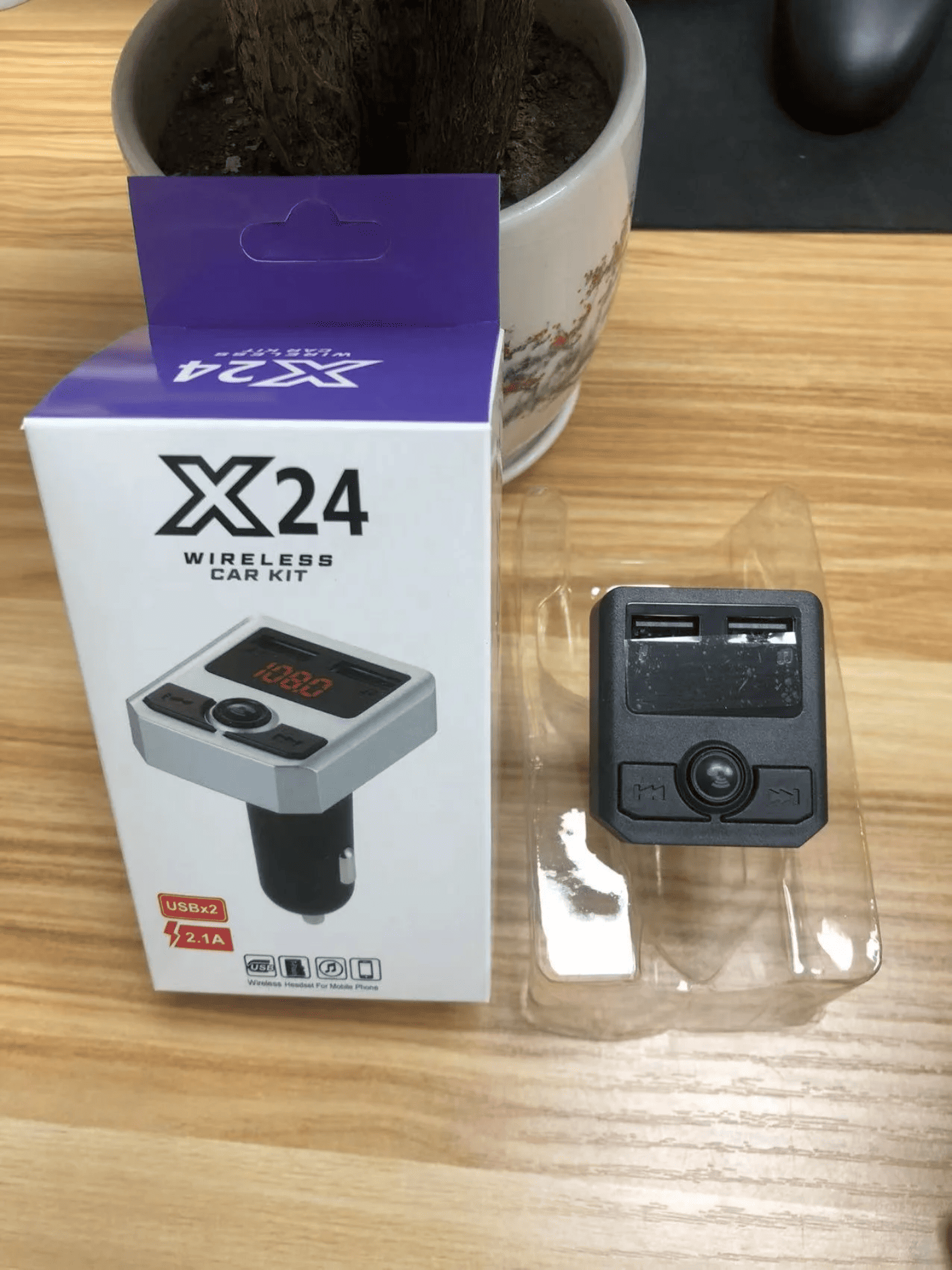 X24 wireless car kit bluetooth fm transmiter sa usb punjacem i displejem