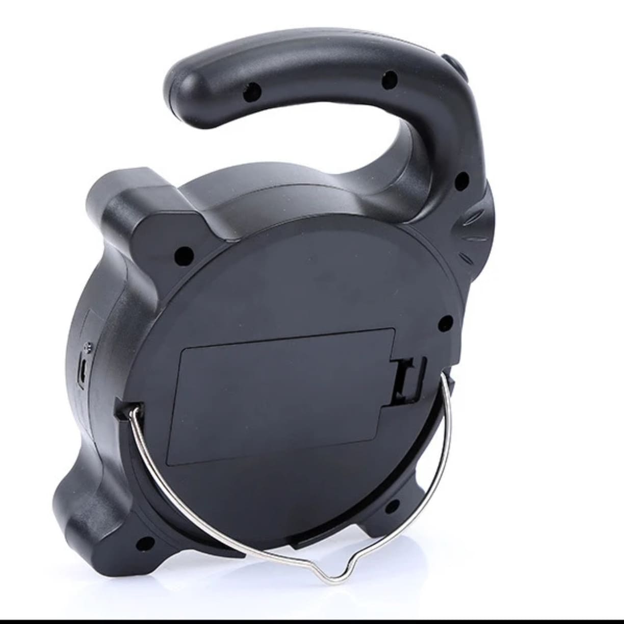 Zadnja strana LED kamperske lampe sa postoljem i poklopcem za baterije