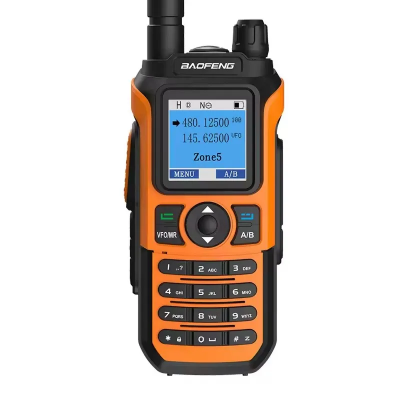 Narandzasti Baofeng voki toki radio stanica ekran u boji robustno kuciste otporno na udarce i padove.