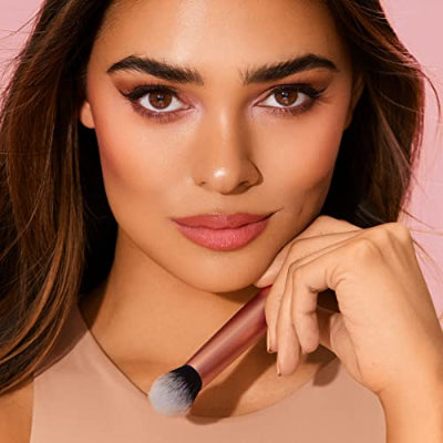 Profesionalna cetkica za sminkanje, nanosenje pudera, kozmetika, kvalitetan pribor za sminkanje.