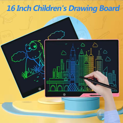 Dete koristi deciju LCD tablu za crtanje 16 inc kako bi nacrtalo kucu i drvece razvijajuci svoje kreativne sposobnosti