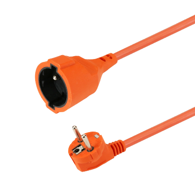 Detalj uticnice i utikaca na produznom kablu narandzasti suko prikljucak otporan za spoljasnju upotrebu