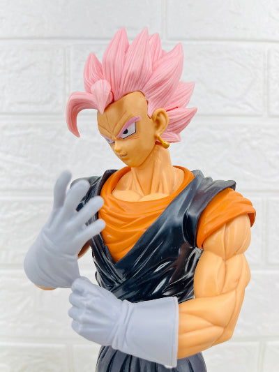 Detaljan prikaz lica figure Vegito Super Saiyan Rose sa roze kosom premium izrada za ljubitelje Dragon Ball