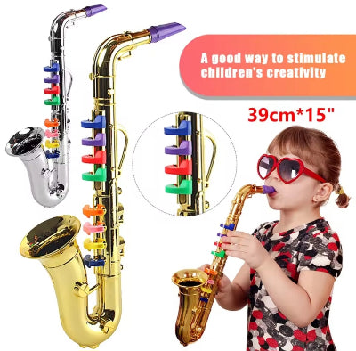 Dete svira zlatni saksofon igracku visine 39cm Stimulacija decije kreativnosti Idealna veličina za decu uzrast 3 plus godina