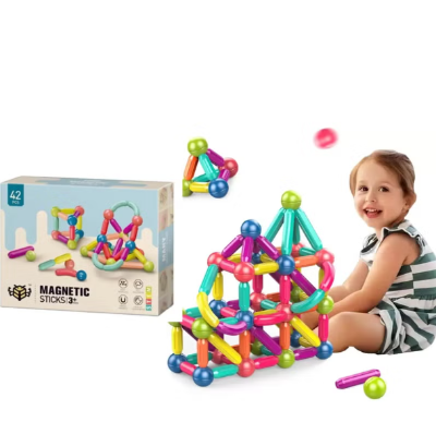 Igra sa magnetnim štapnim kockama, konstruktor za devojcice, raznobojne magnetne igračke, edukacija kroz igru, kucna zabava za decu.
