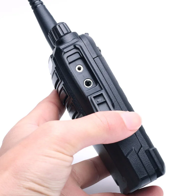Dvosmerna radio komunikacija toki voki snazan prijem i pouzdan rad za sve terenske uslove idealno za sigurnost i timski rad