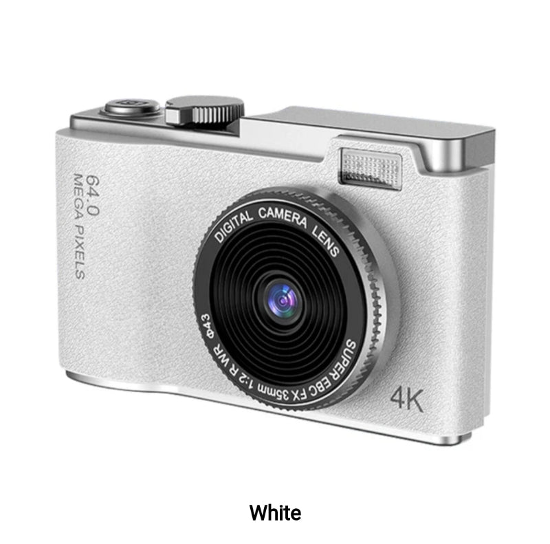 Beli digitalni fotoaparat sa 64 megapiksela, 4K video rezolucijom, objektivom SUPER EBC FX 35mm 1:2.8 WR Ф43 i srebrnim detaljima.