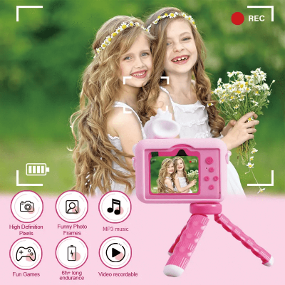 Dve devojcice koriste ruzicastu kameru sa stativom. Idealno za snimanje videa i fotografija. Zabava za mališane.