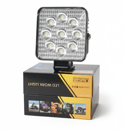 Kvadratni LED radni reflektor sa 9 dioda 12V 24V vodootporan za terenska vozila 4x4 kamione traktore