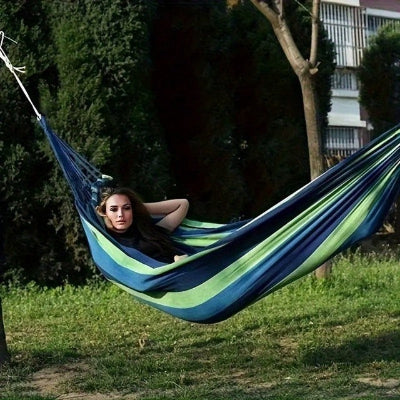 Lezaljka za odmaranje u prirodi, plavo zelena boja, idealna za dvoriste i kampovanje. Udobna i prakticna.
