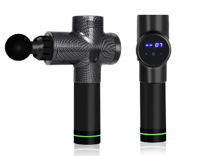 Detaljan prikaz masaznog pistolja sa prednje strane i sa strane, prikazuje ergonomski dizajn i digitalni ekran za podesavanja.