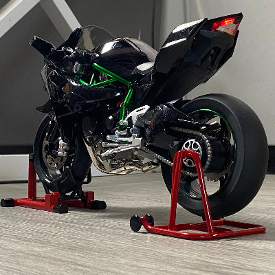 Detaljni model motora Kawasaki H2 maketa 1/12 crna sa zelenim detaljima Kolekcionarski poklon