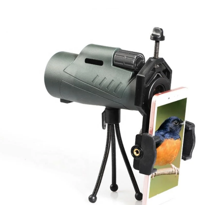 Monokular jednogled postavljen na stalak tripod sa drzacom za telefon za snimanje i slikanje predmeta iz daljine
