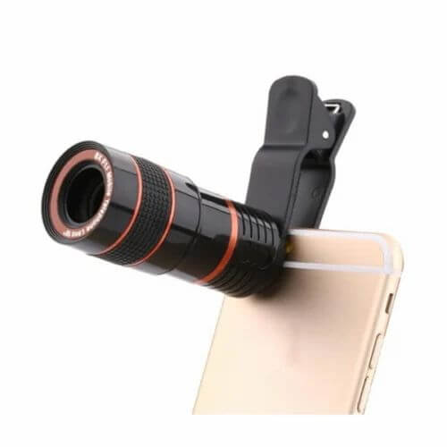 12x zoom objektiv za mobilni telefon montiran na telefon.