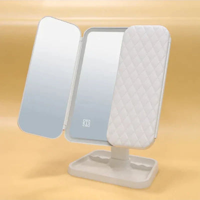 Trostruko ogledalo za sminkanje sa LED osvetljenjem, podesiva jacina svetla. Idealno za precizno nanosenje sminke.