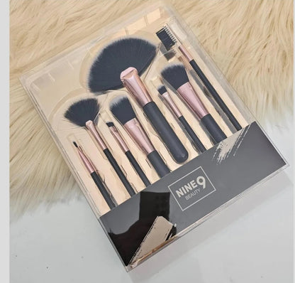 Pakovanje Nine9 Beauty seta četkica za šminkanje.