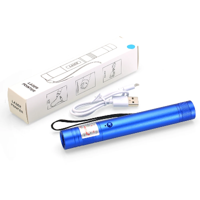Punjivi plavi laserski pokazivač sa USB kablom, praktican za putovanja i svakodnevnu upotrebu.