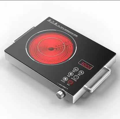 Prikaz indukcione ploce na beloj pozadini sa detaljima za operacije kuvanja.