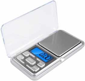 Precizna digitalna vaga sa otvorenim poklopcem.