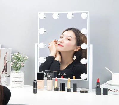 Holivudsko Ogledalo sa LED Sijalicama