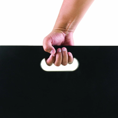 Rostilj na rasklapanje sa integrisanom ruckom za nosenje. Sklopljen je kao kofer, lako se prenosi i pakuje. Usteda prostora.