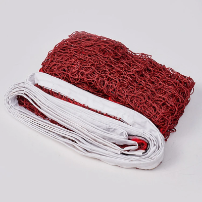 Rolovana crvena mreža za badminton, prenosiva sportska oprema, lako skladištenje i transport, mreza sa sajlama i vezicama za montazu.