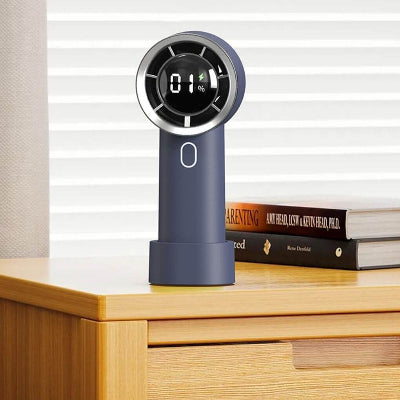 Stoni ventilator sa digitalnim displejem i podesivom brzinom. Elegantan dizajn pogodan za kancelariju ili nocni ormaric.