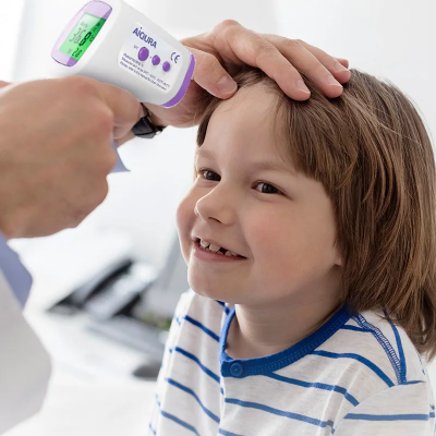 Beskontaktni termometar za decu, sigurno i brzo merenje telesne temperature, pogodan za bebe i malisane.