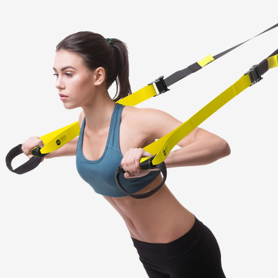 Vezbanje sa žutim suspenzionim trakama, vežbe za ledja, biceps i triceps, funkcionalni trening, sprava za kucnu i profesionalnu upotrebu.
