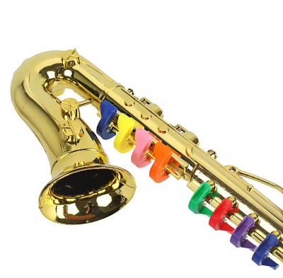 Detalj zvona zlatnog dečijeg saksofona Višebojni tasteri za prste Savršena muzička igračka za stimulaciju sluha i ritma
