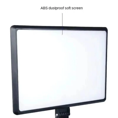 LED panel sa ABS mekanim ekranom otpornim na prasinu koji omeksava svetlo i stvara ujednacenu profesionalnu rasvetu